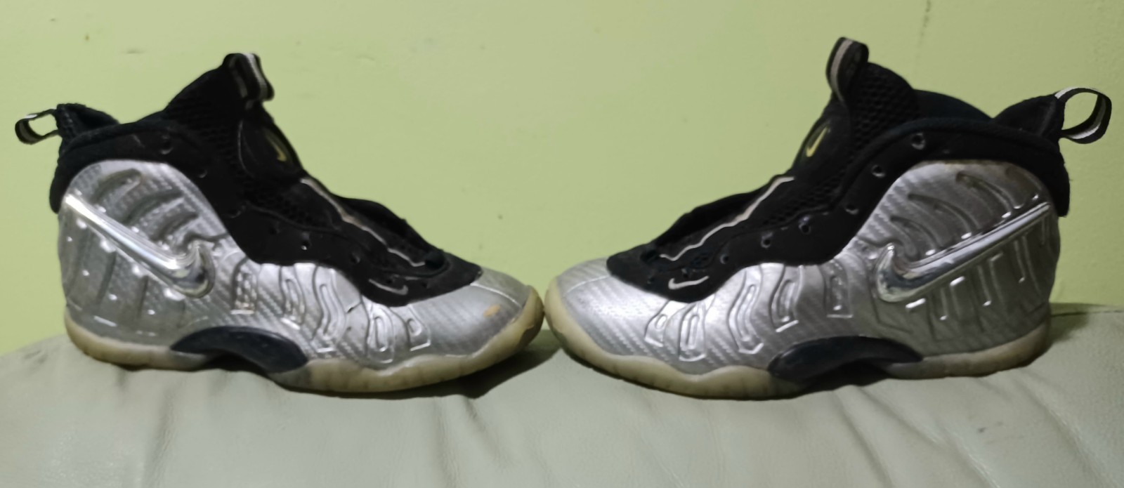 nike little posite one silver