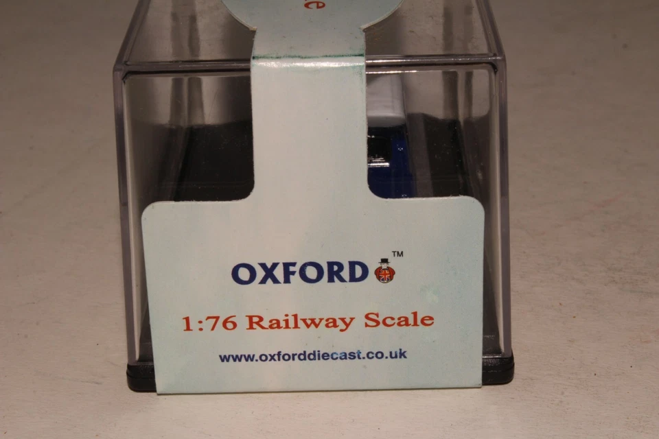 Oxford 1:76 Scale, Morris Panel Van, Pickfords - Image 3 of 4