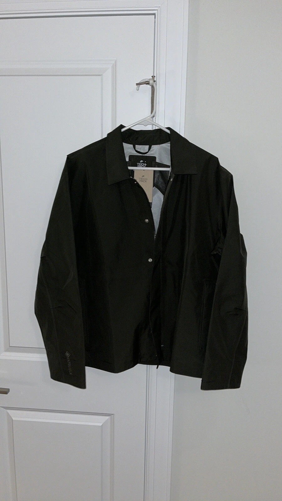 Nike Storm-FIT ADV GORE-TEX Tech Pack Worker Jacket Green DQ4291-355 Mens Size L
Opens in a new wind