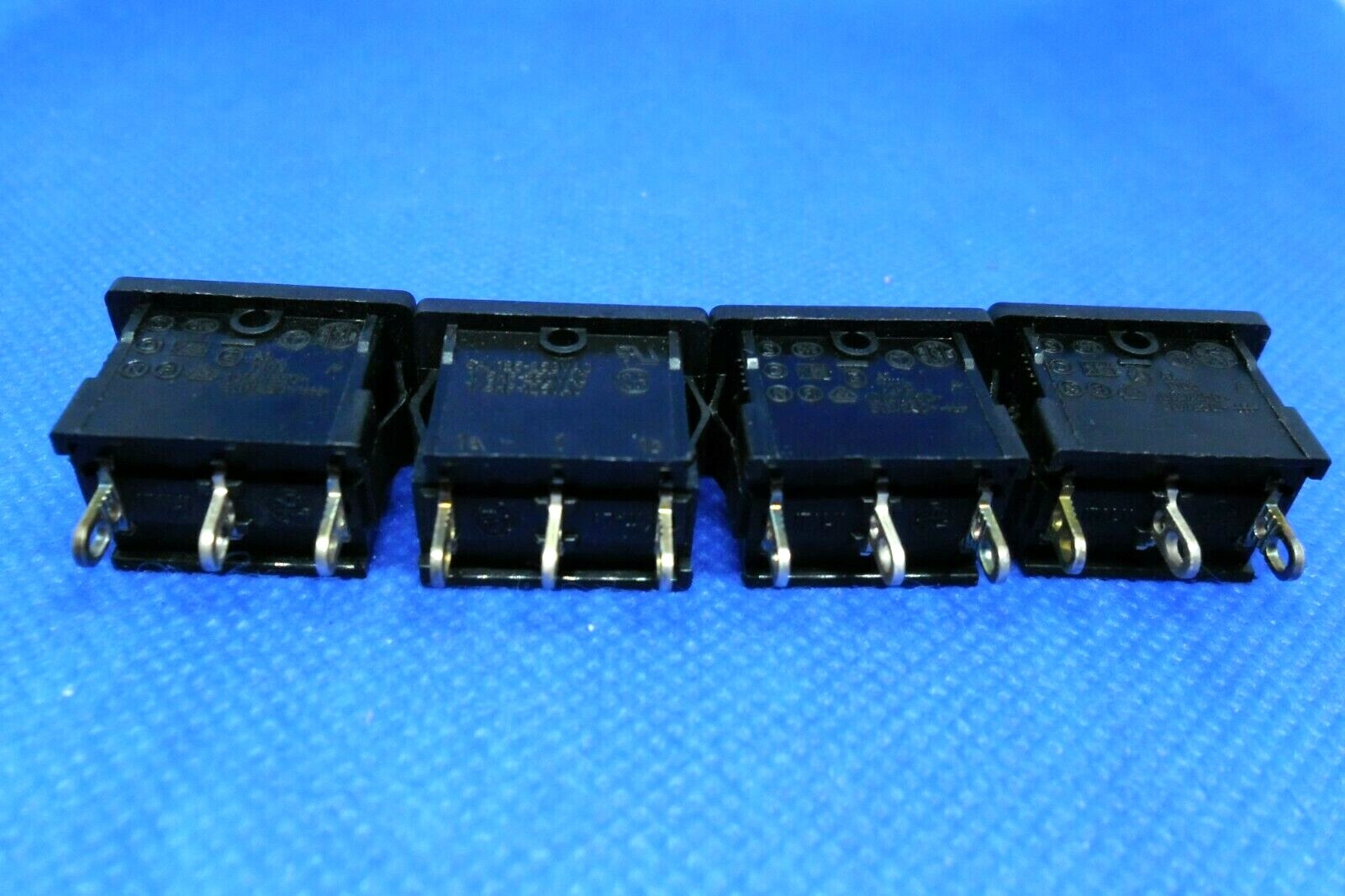 Transistor NPN BUL416T - 800V 6A - Boîtier TO-220 - Lot De 10 Pièces - Pour Alimentations, Circuits Haute Tension