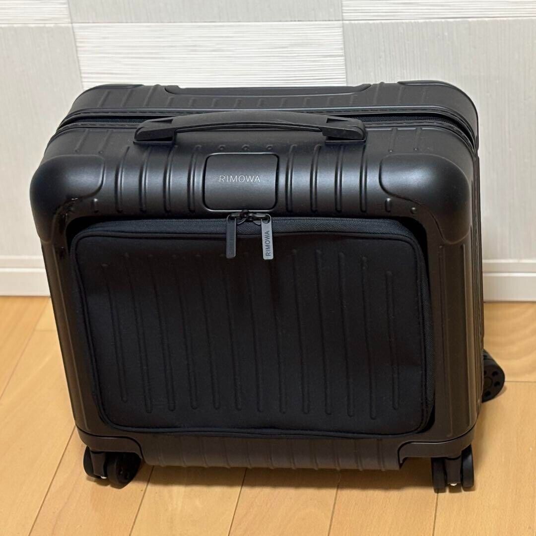Rimowa Essential Sleeve Compact Black 4-wheels Carry Case Rimowa Essential Sleeve Compact Black 4-wheels Carry Case