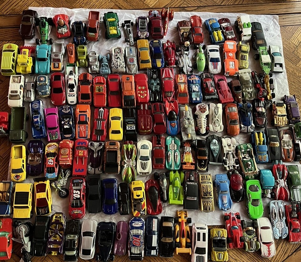 136 Hot Wheels/Matchbox /Other Brands Of Used Cars With Vintage