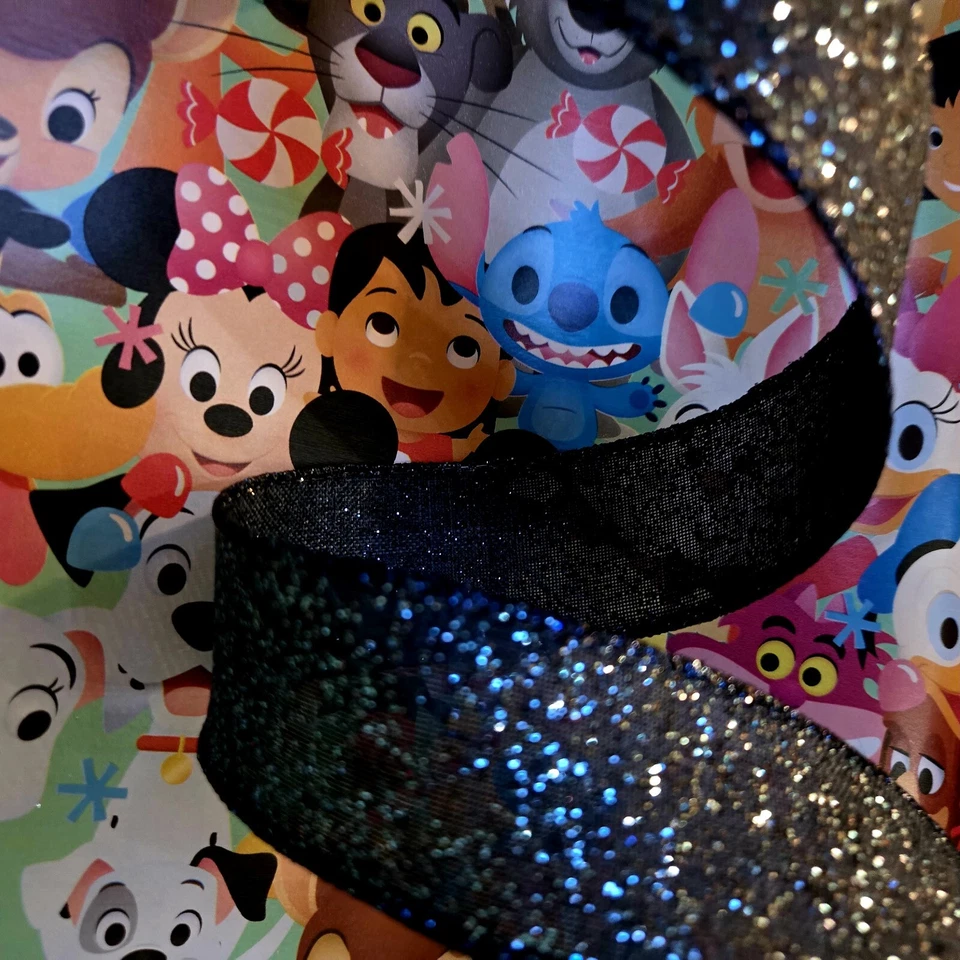 Juego de envoltura de regalo Disney, papel y cinta, 20 pies cuadrados ver descripción. Papel de envolver Foto 2 de 2