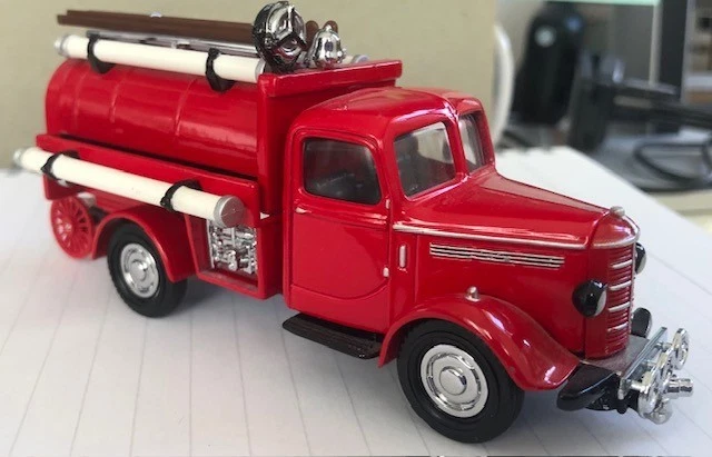MATCHBOX FIRE ENGINE SERIES 1939 Bedford Tanker Fire Engine - YFE04 - Image 4 of 4