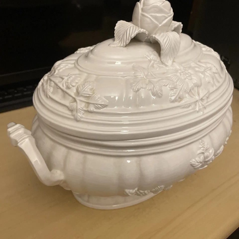 Sopa floral vintage Mottahedeh hecha en Italia porcelana bisque rosa blanca Foto 2 de 4