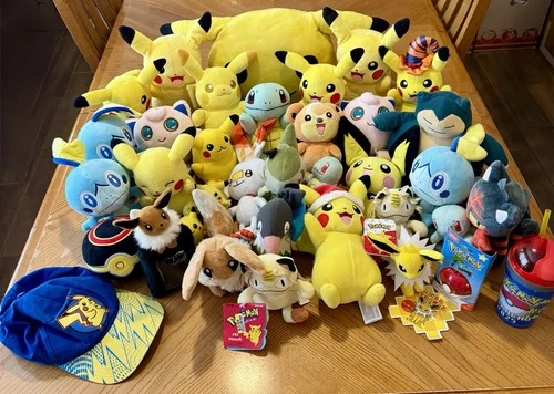 Lot Of 37 Pokemon Plush & Toys Pikachu, VTG Eevee, Meowth Jakks Banpresto