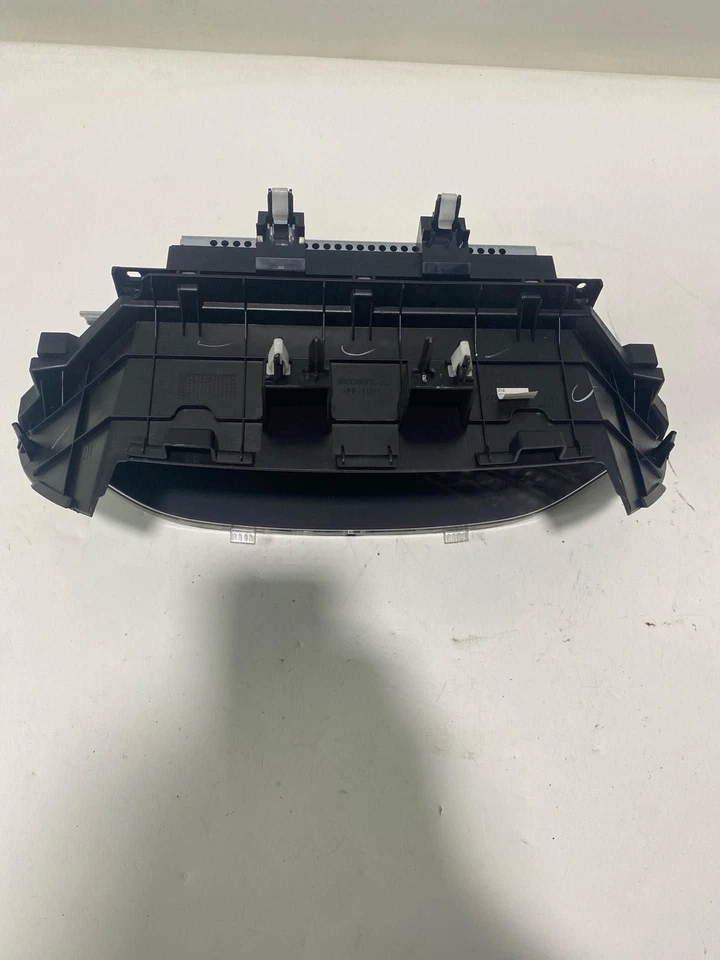 Pantalla de infoentretenimiento usada se adapta a: Honda Pilot 2012 pantalla de visualización techo entretenimiento Foto 3 de 4