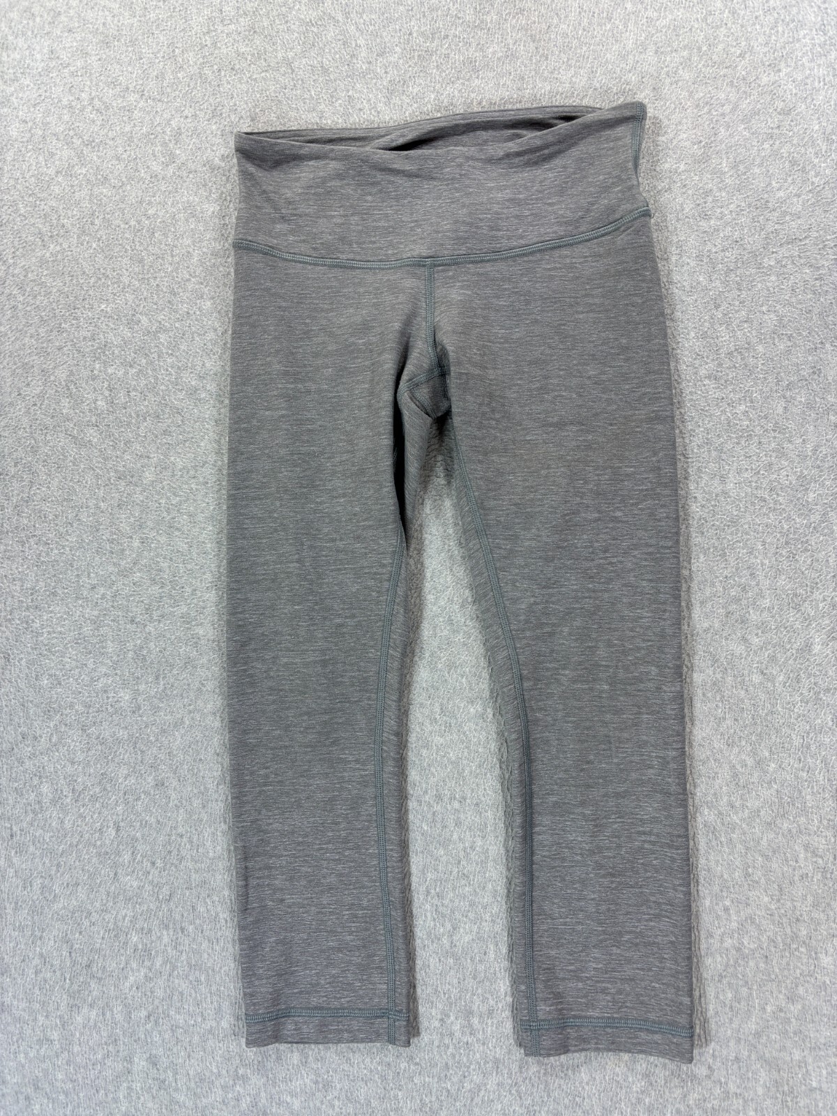 Lululemon Womens Size 4 Gray Compression 3/4 Length Leggings