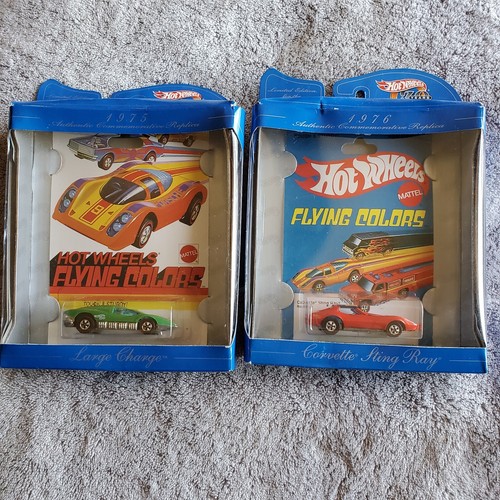 Lot of 2 Hot Wheels Flying ColorsLarge Charge 18864 & Corvette Sting