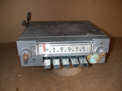 1964 FORD GALAXIE / XL - OEM PUSHBUTTON AM RADIO #4TMF - PARTS OR RESTORE