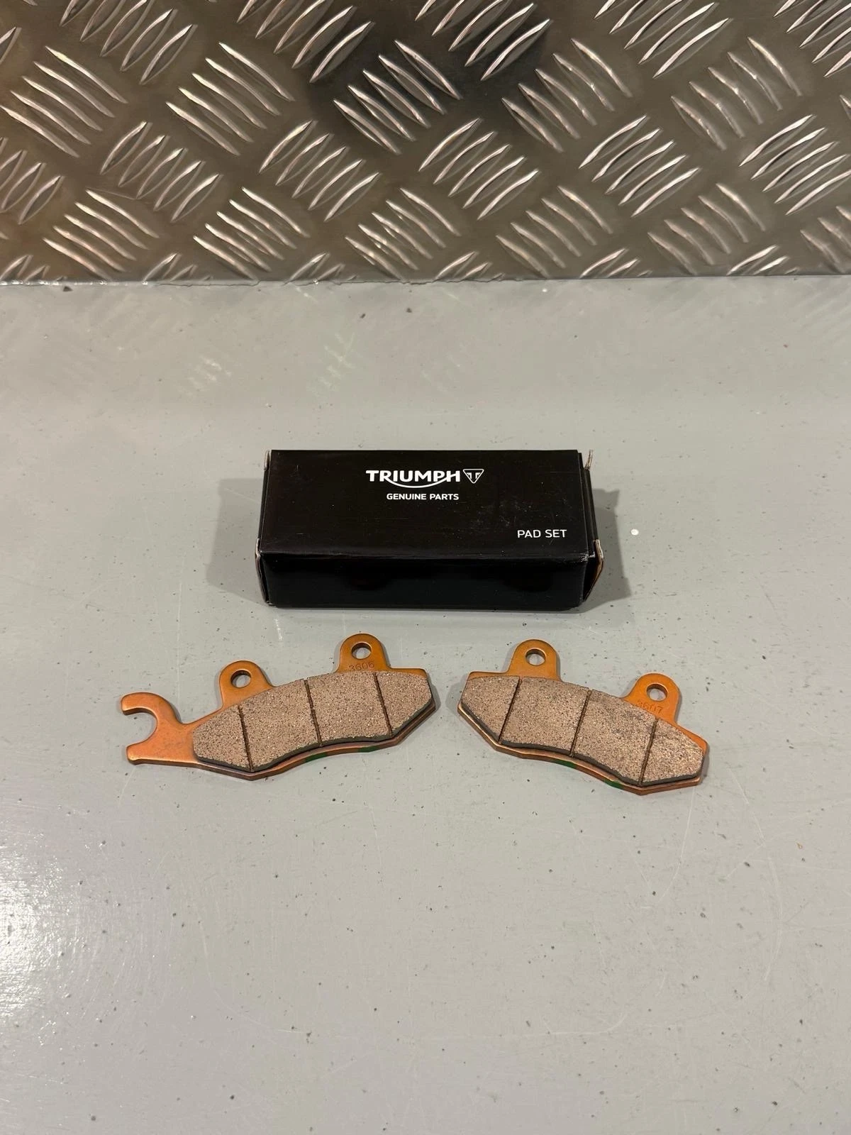 Triumph Bonneville T100 T120 Street Twin Scrambler Rear Brake Pads Set T2022955 4