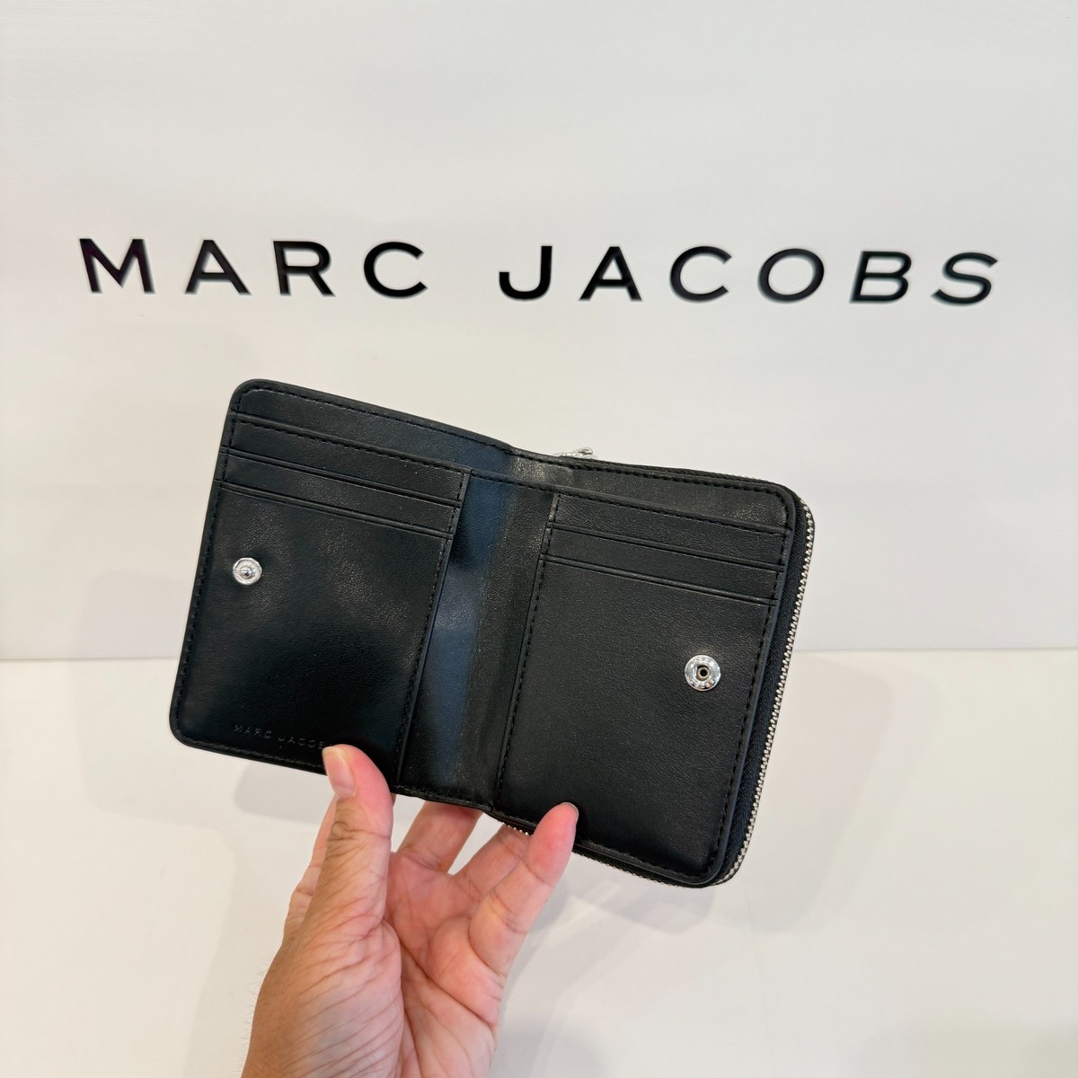 MARK JACOBS Slim Bifold Wallet Black 黒 Marc Jacobs 4R4SMP035S01 Slim Bifold Wallet In Black | eBay