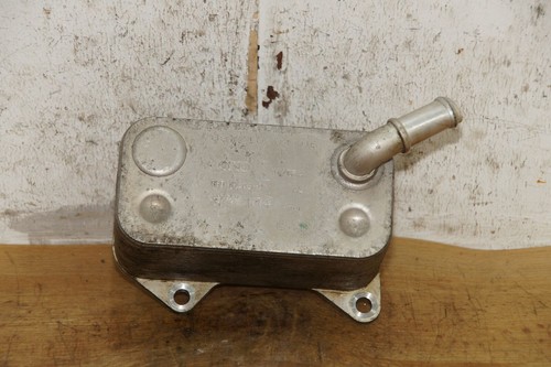 06D117021C Original Audi VW Skoda Seat 2,0 ltr Ölkühler A3 TT Golf 5 6 Passat B6
