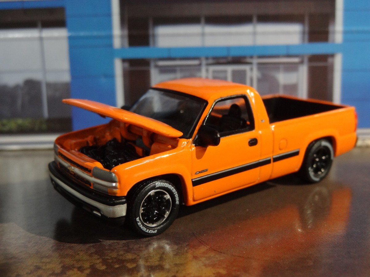 1999-2007 CHEVY SILVERADO V8 SPORT TRUCK 1/64 SCALE DIECAST