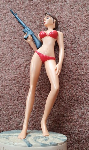 41 Lara Croft Figure sexy red bikini M16 Tomb Raider statue baignade interdite - Picture 9 of 10