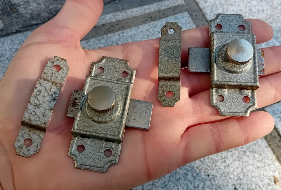 Lot de 2 Anciennes Targettes / verrous / loquets de porte en métal N°109C - Photo 3/4