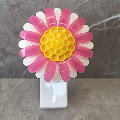 Bath & Body Wallflowers fragrance Diffuser Plug in Pink And White Daisy Flower