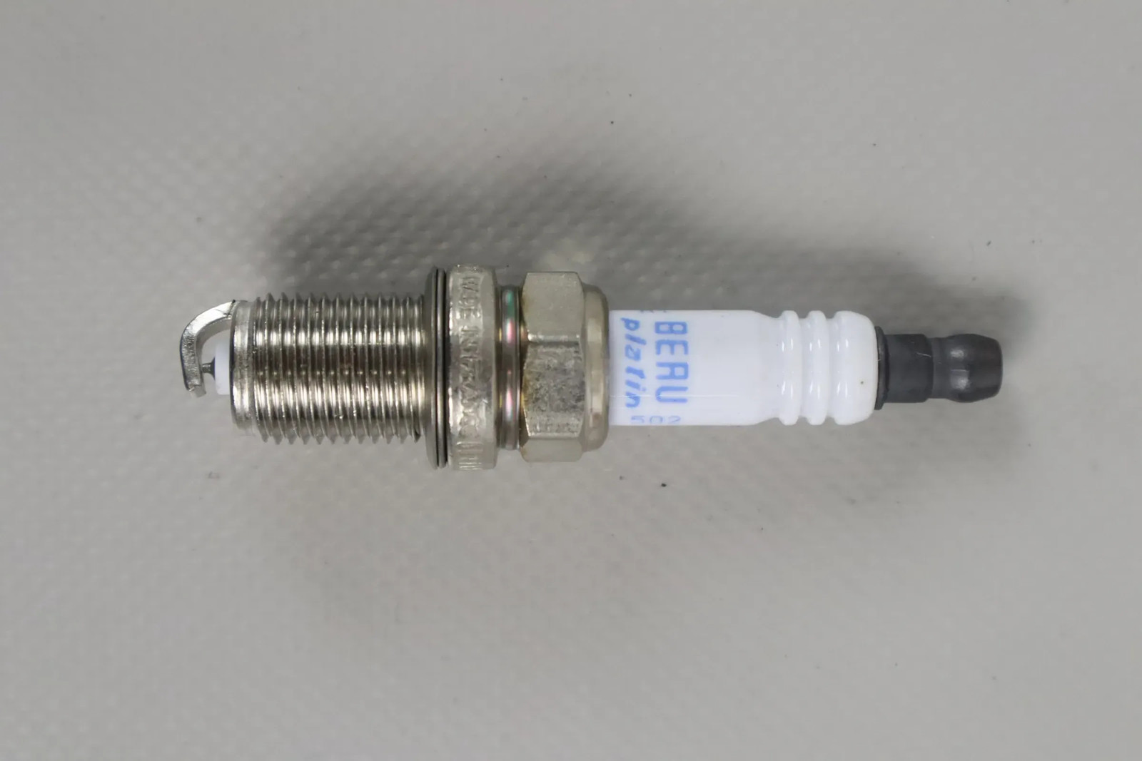 Porsche Cayenne 9PA spark plug 99917022190, NEW