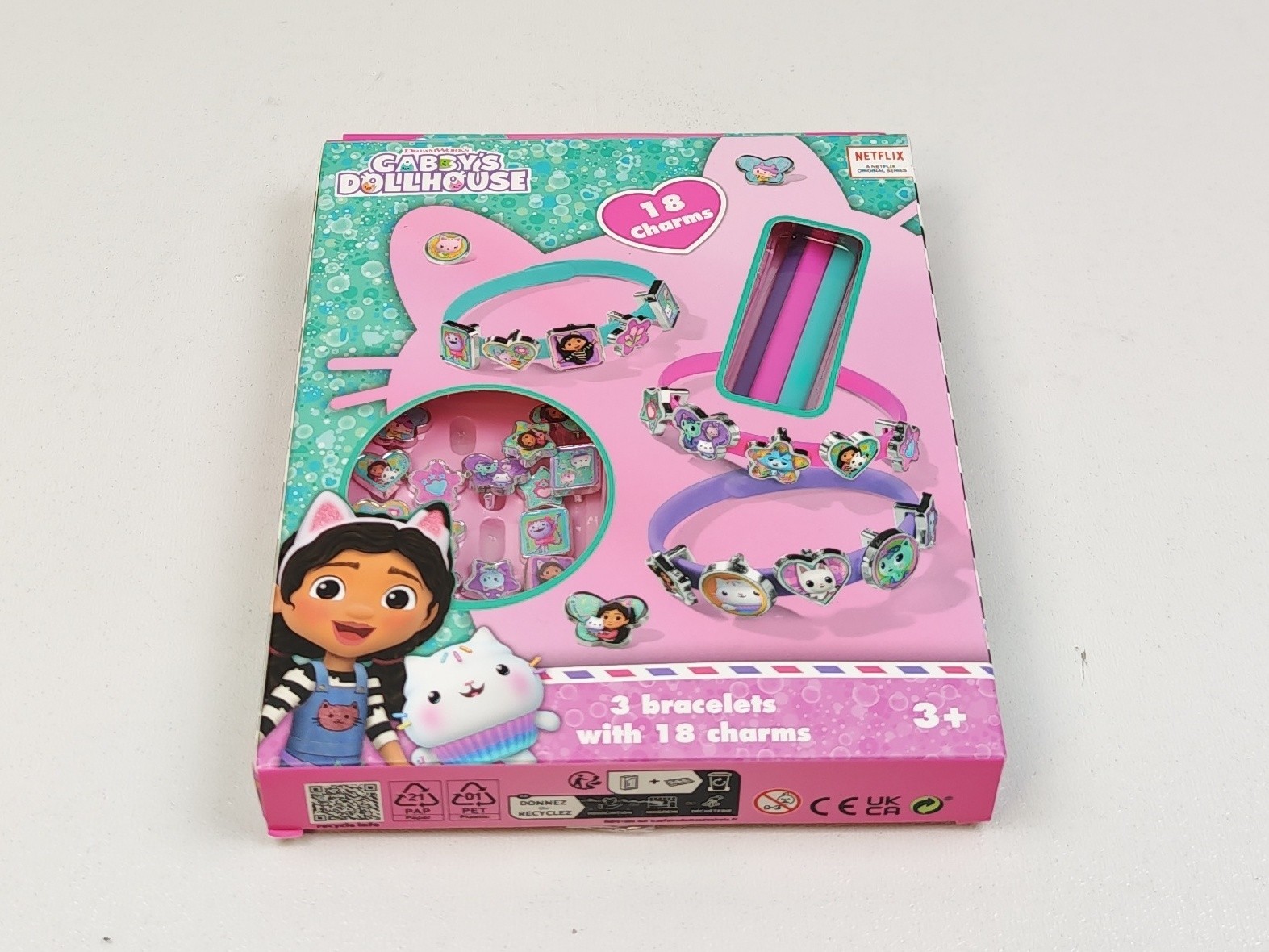 Totum Gabby's Bracelet Set with 18 Different Pendants – Charm Pendant Set Idea