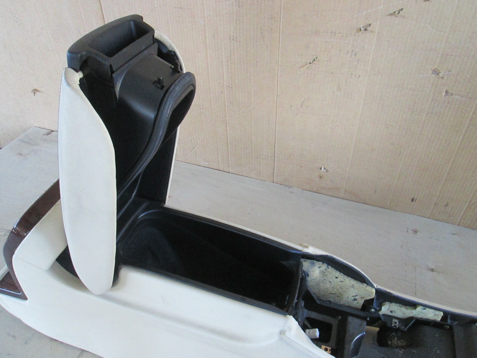 Maserati Quattroporte - Center Console , Arm Rest - Avorio 