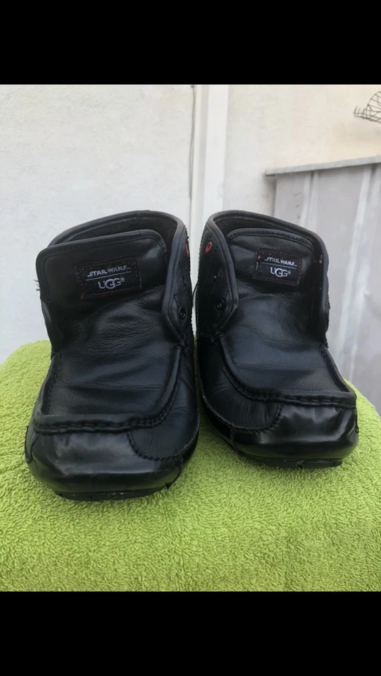 BOTAS CHUKKA UGG STAR WARS DARTH VADER ZAPATILLAS CON CORDONES TALLA 8, EDICIÓN 191 DE 968. Foto 4 de 4