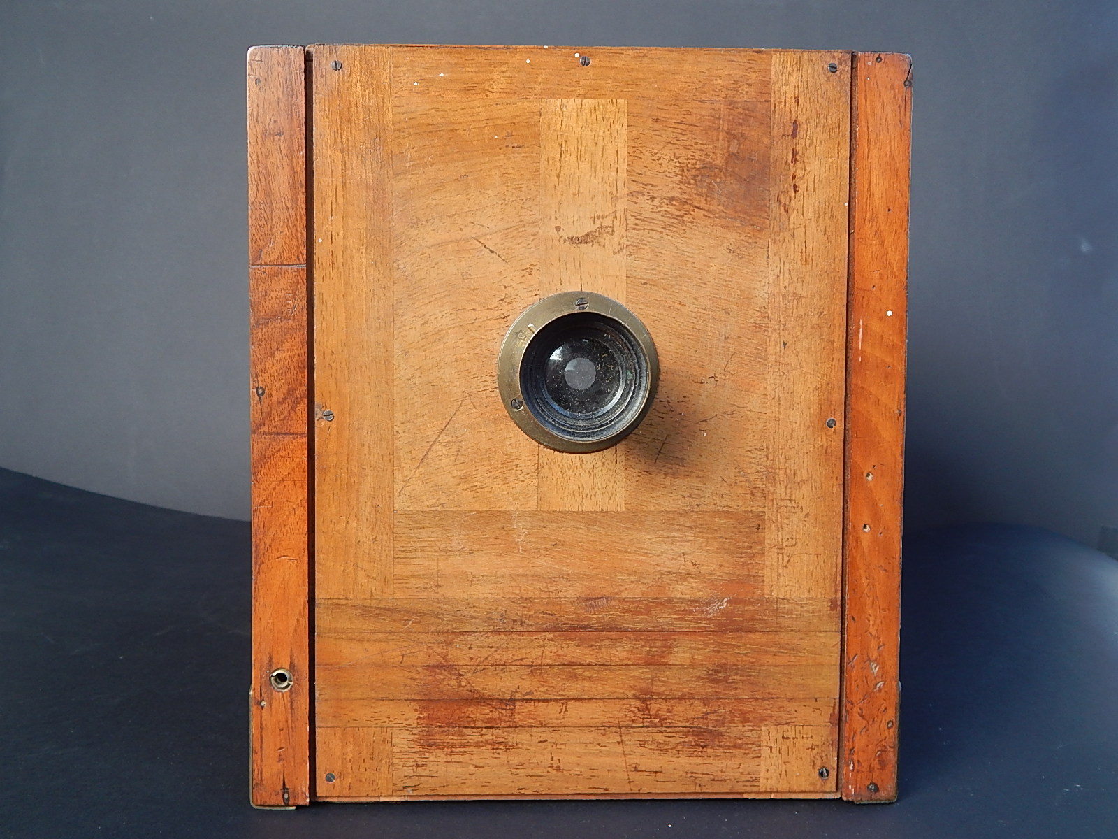 ANTIQUE AUTHENTIC WOODEN BELLOWS CAMERA APLANAT LENS NO. 2