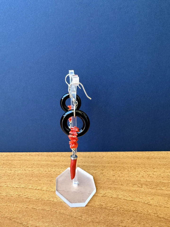 Orecchini in argento 925, vero corallo rosso mediterraneo naturale e onice - Immagine 3 di 4