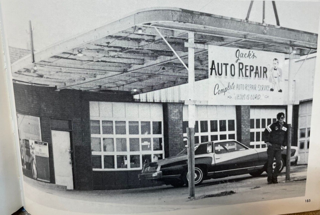 Ridgerunner Grove High School Yearbook OK 1981 Billy Burgers Lawsous