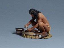 TEAM MINIATURES CHRISTOPHER COLUMBUS CLB6012 ARAWAK WOMAN GRINDING CASAVA ROOT