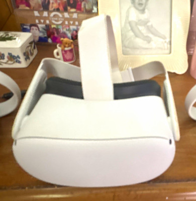 Meta Quest 2 Standalone VR Headset 120Hz Refresh Rate White Plastic 256 GB
