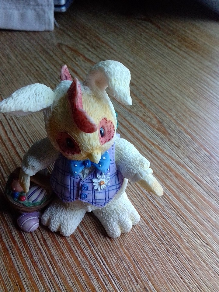 1996 Enesco Mary's Henhouse 