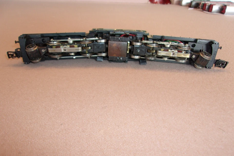 VINTAGE MARKLIN 3015.10 SBB Ce6/8 111 ELECTRIC FREIGHT LOCOMOTIVE "CROCODILE" - Image 4 of 4