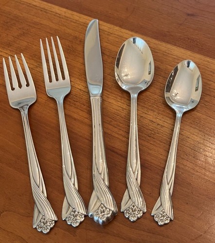 Oneida KATRINA Flowers At Tip Glossy Stainless Flatware Choice
