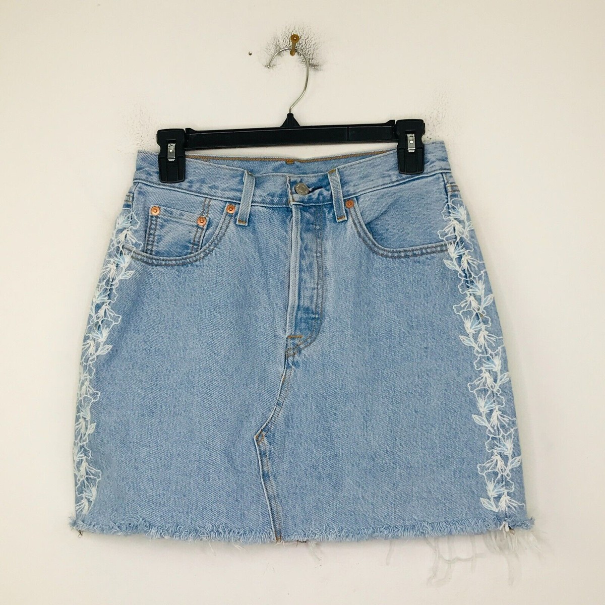 スカート MADE IN USA Levi'sHAND PEINT denim skirt Levi's Denim Paneled Midi Skirt – La Garçonne