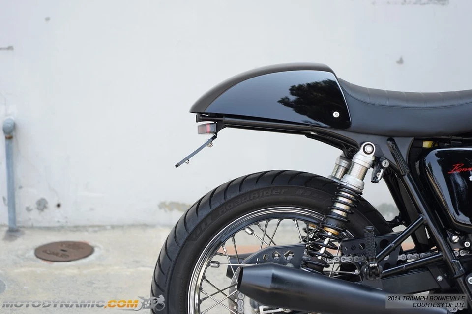 Eliminador de guardabarros Triumph Scrambler Bonneville Thruxton con luz trasera LED AHUMADA Foto 4 de 4