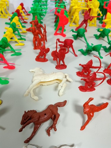 Large Lot of 160+ Vintage Cowboys & Indians Plastic Toy Figures MPC Hong Kong - Picture 15 of 20