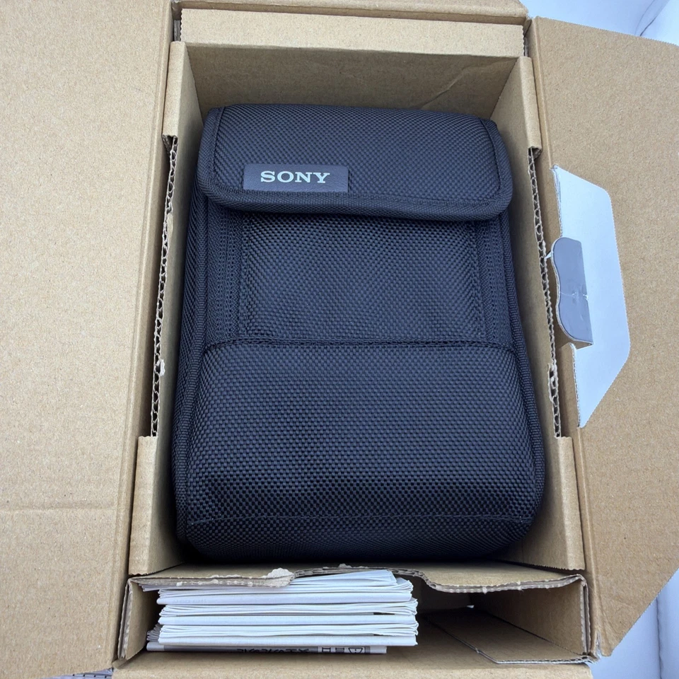 READ Sony FE Full-Frame 85mm f/1.4 GM II Camera Lens with bag and hood - Image 4 of 4