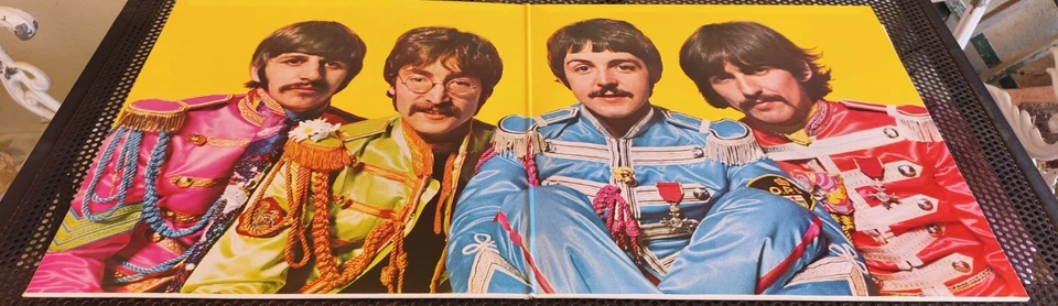 The Beatles Sgt. Pepper's Lonely Hearts Club Band · Lp · 1980, foto 4 di 5