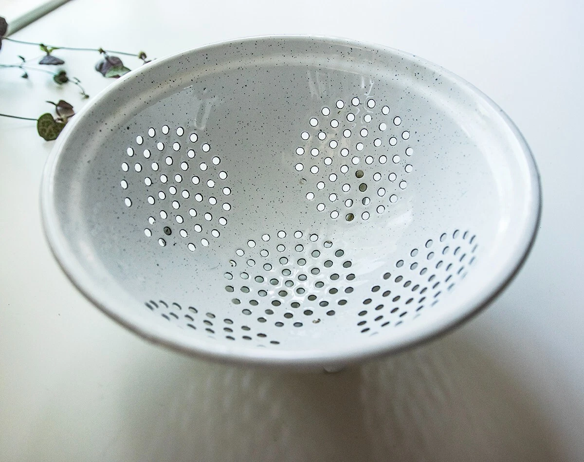 Vintage Enamel Footed Colander white Blue Speckled Graniteware 9 3/4"D x 4"H