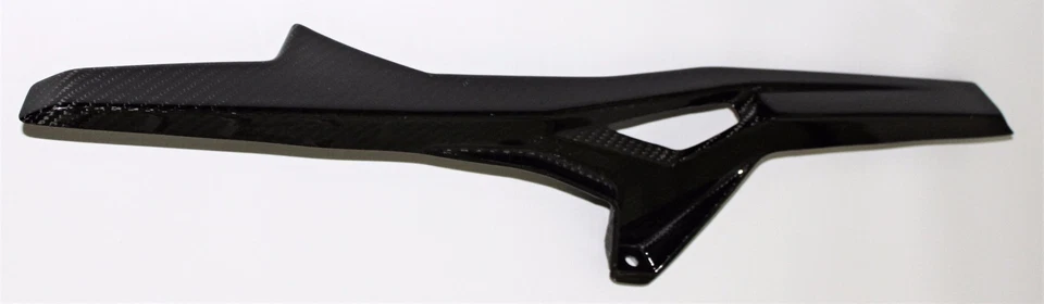 Protector de cadena de fibra de carbono para Aprilia (Dorsoduro 750, 900, 1200 2008-2021) Foto 4 de 4