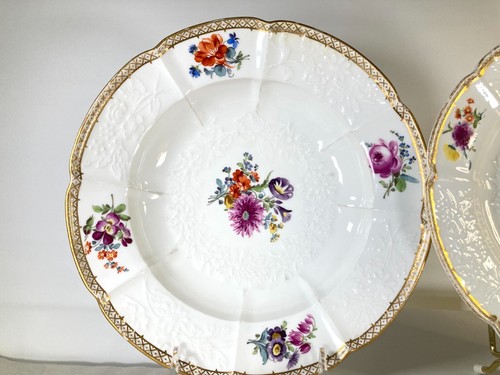 Set of 4 x antique Meissen (1774-1815 ) rimmed bowls, flowers paintings, 1st. - Picture 4 of 11