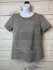 Ann Taylor black and white fitted top with pockets