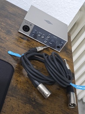 Universal Audio Volt 1 + 2 AdamHall Cable wie neu 