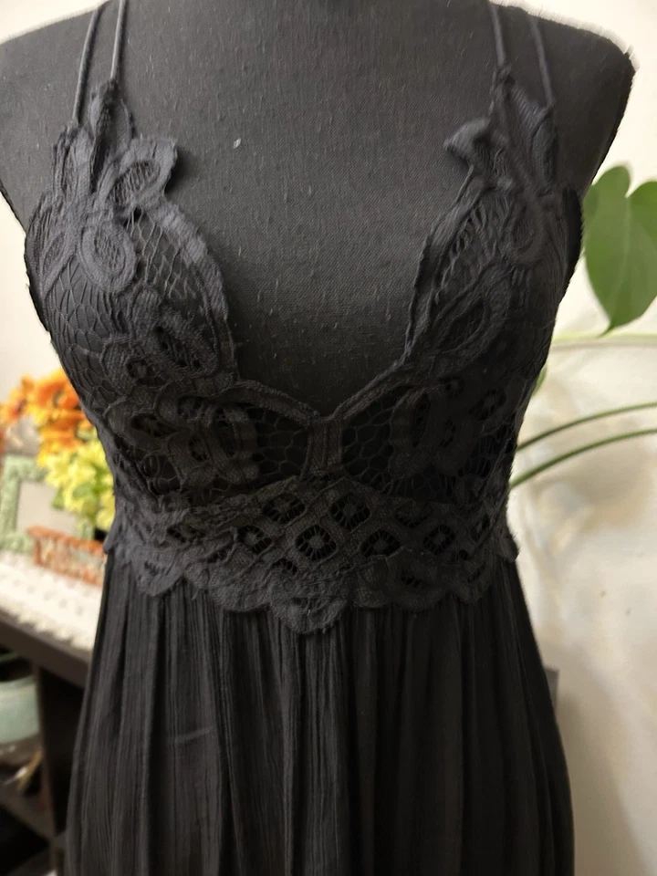 Vestido FP One Free People Mini Adela Boho Negro Crochet Encaje Talla Pequeña Foto 2 de 4