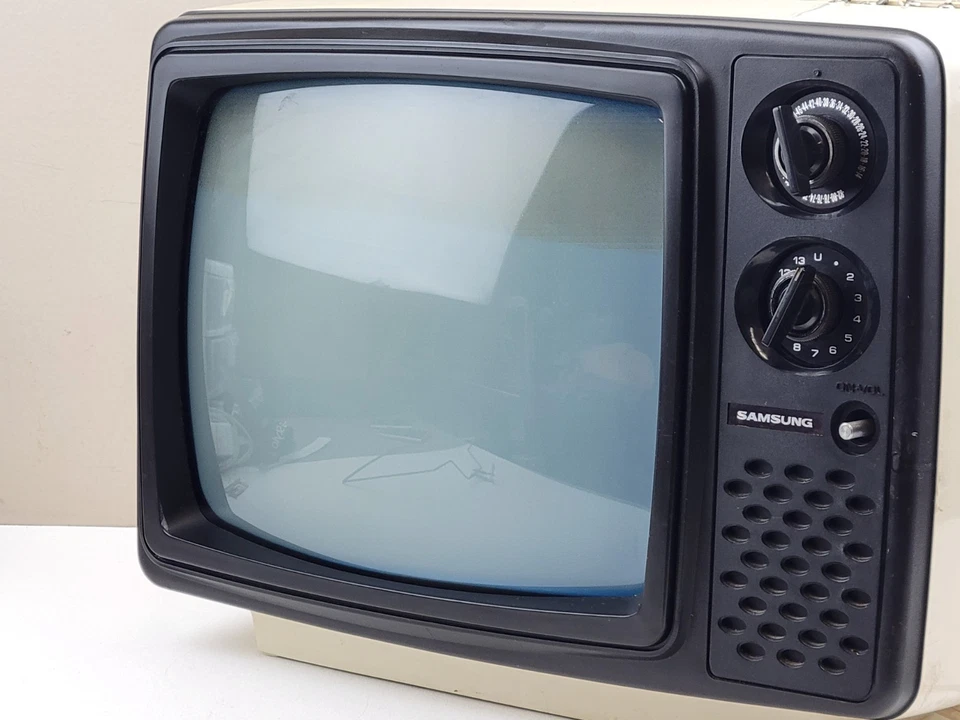 Vintage 1980 '80s Samsung BT-311NR Black & White 11" CRT TV Television Receiver - Image 3 of 4