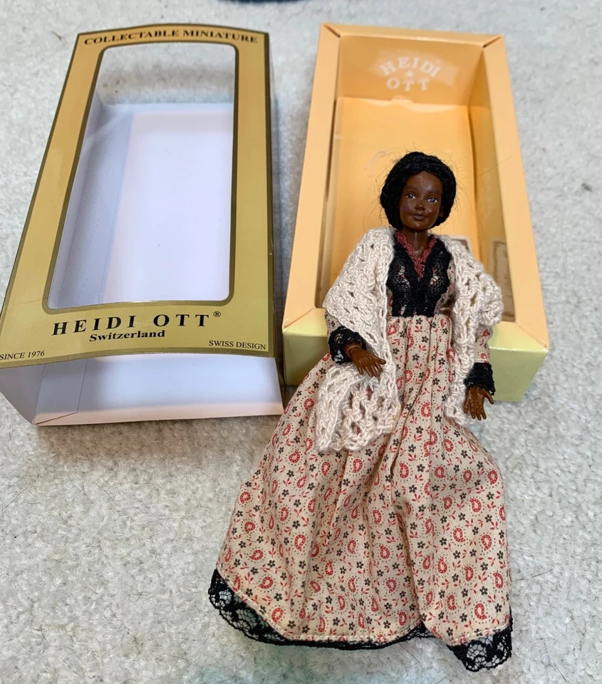 Muñeca Heidi Ott miniatura coleccionable, escala 1:12, en caja Foto 2 de 4