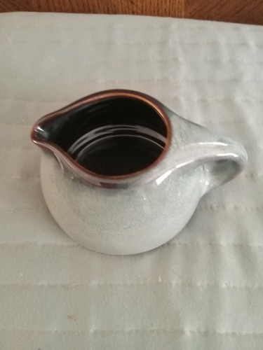VINTAGE RUSSELL WRIGHT IROQU0IS CREAMER STACKABLE ICE BLUE ?/ BROWN INTERIOR - Picture 3 of 8