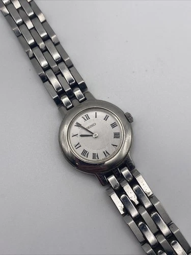 Seiko V700-6K80 Women's Vintage Silver-Tone Quartz Watch with New Battery 6”
