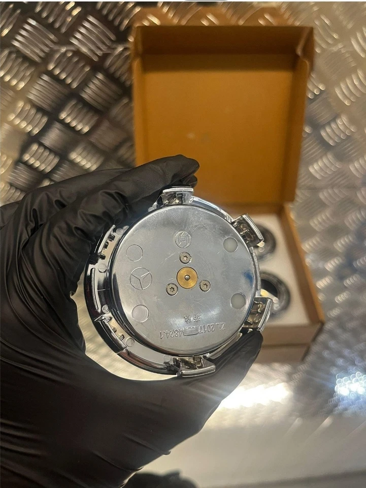 75mm Mercedes Floating Wheel Centre – Black/Silver - Image 4 of 4