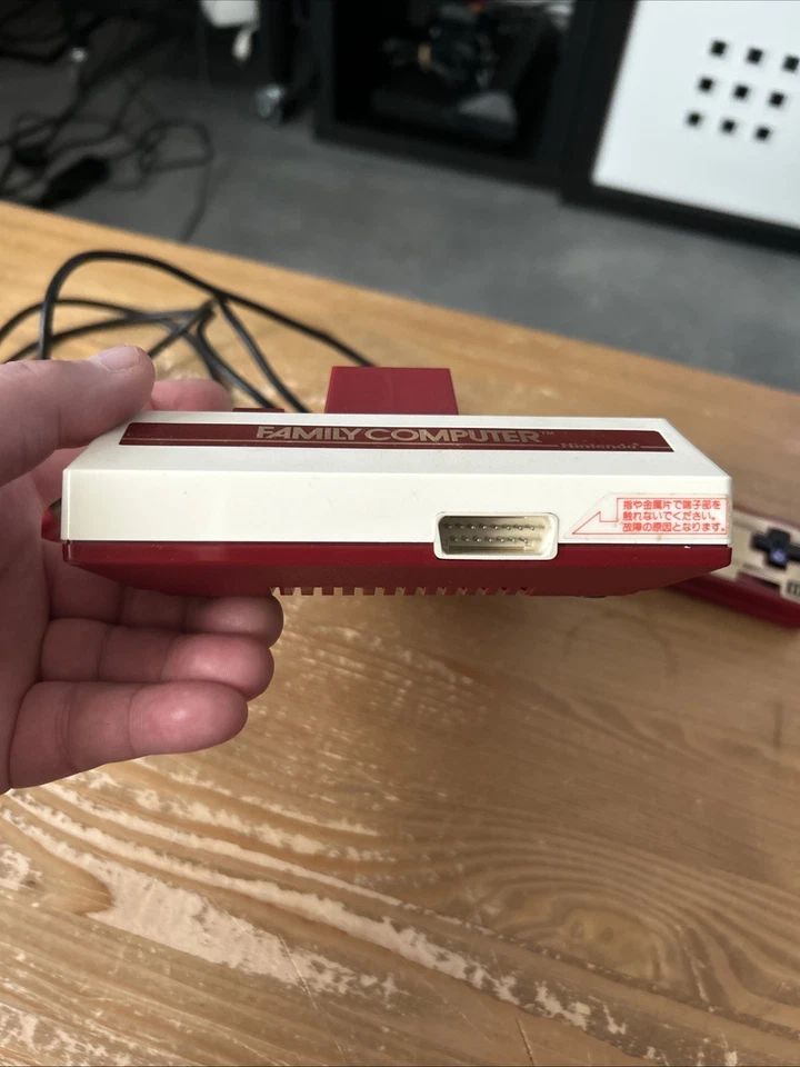 NINTENDO FAMILY COMPUTER EN LOOSE HVC-001 NON JAUNIE FONCTIONNELLE - Imagen 3 de 4